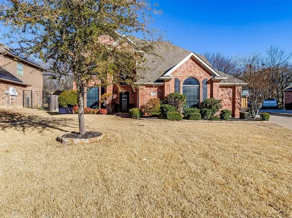 613 Trails End Ct, Hurst, TX 76054