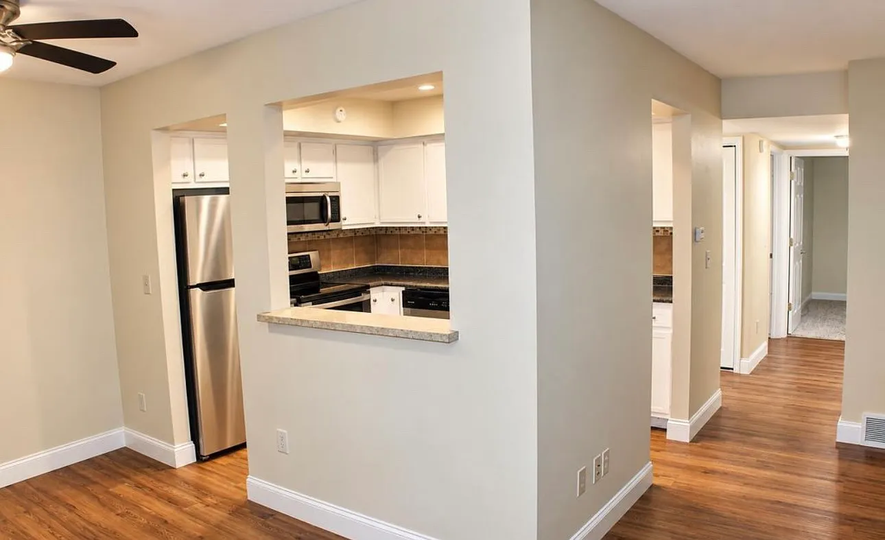 2 bed, 972 sqft, $1,000 — Photo 3