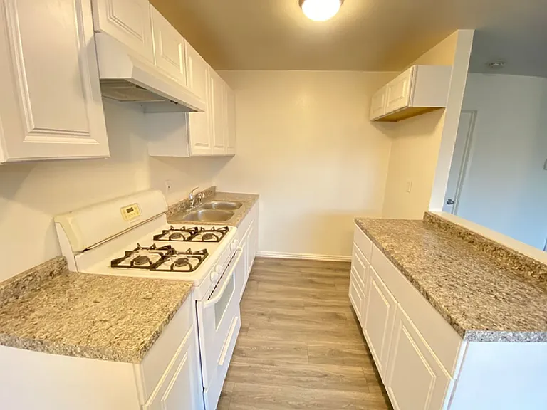 1940 E Wilson Ave #7 — Photo 5