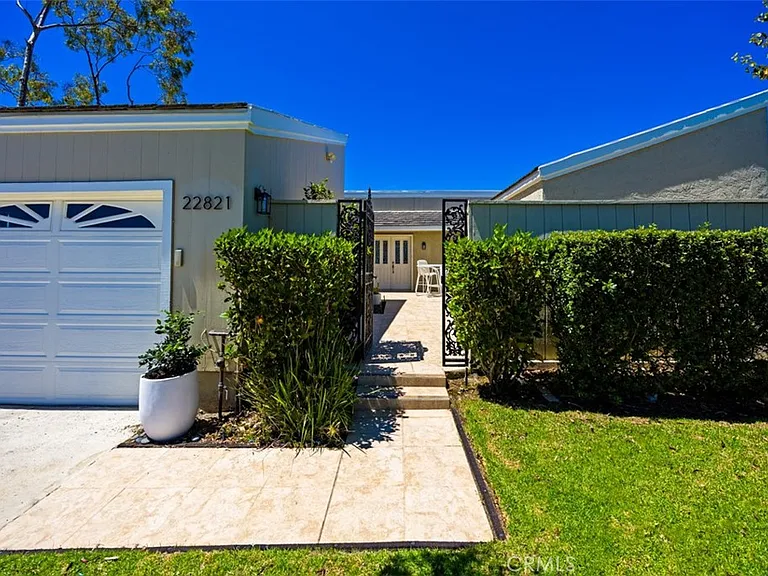 22821 Mariano Dr — Photo 3
