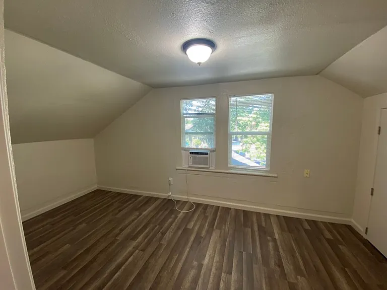 Burney Street Triplex — Photo 4