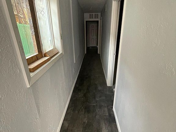 4th image of 1713 W Oak St