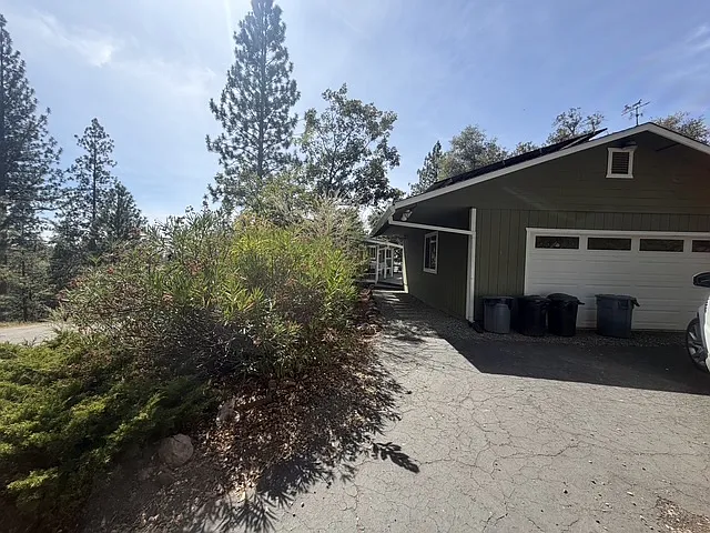 Spacious and beautiful 3 bdrm, 2 bth, 2 story home in Pine Grove — Photo 3