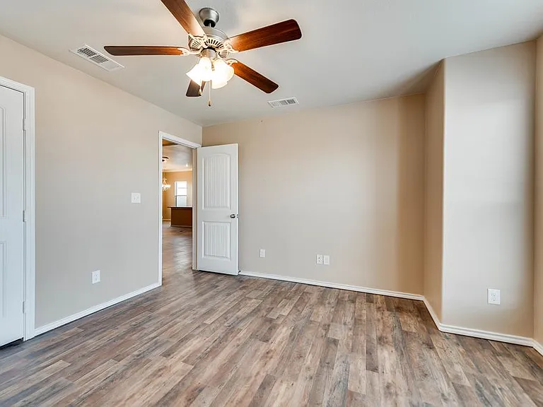 618 Juniper Ct — Photo 15