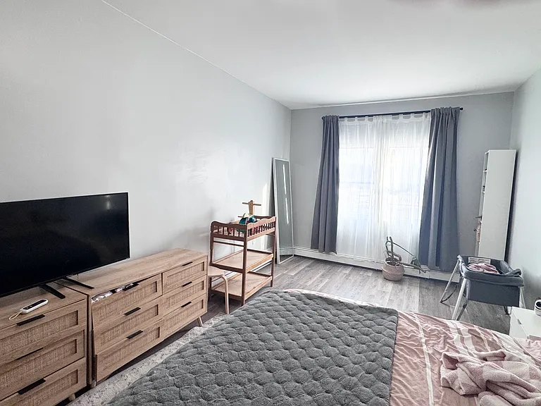16 E Washington Ave #1 — Photo 5