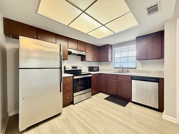 4th image of 4014 Ashford Green Pl Unit 201