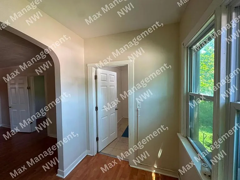 4860 Wegg Ave #1R — Photo 1