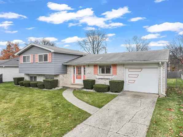 2407 N Champlain St, Arlington Heights, IL 60004