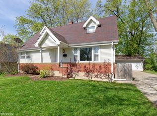332 SE Garfield Ave, Mundelein, IL