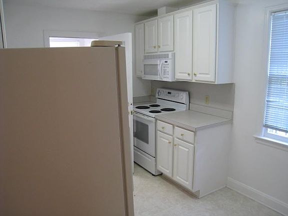 4th image of 411 Bowling Ave #A