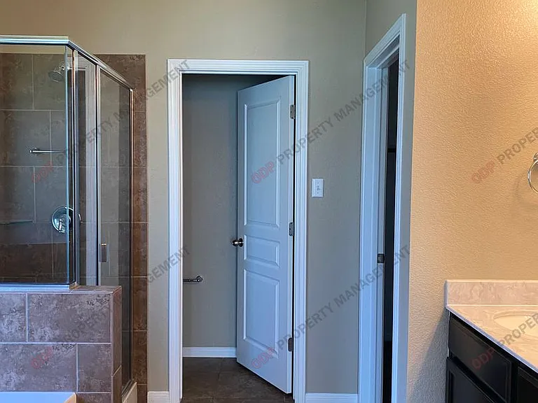 5607 Blackstone Dr — Photo 11