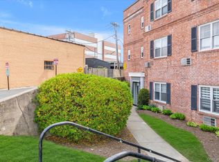 21 S Village #3, Rockville Centre, NY 11570