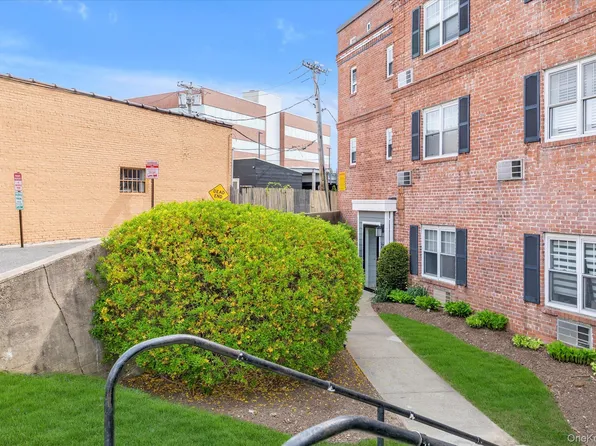 21 S Village #3, Rockville Centre, NY 11570