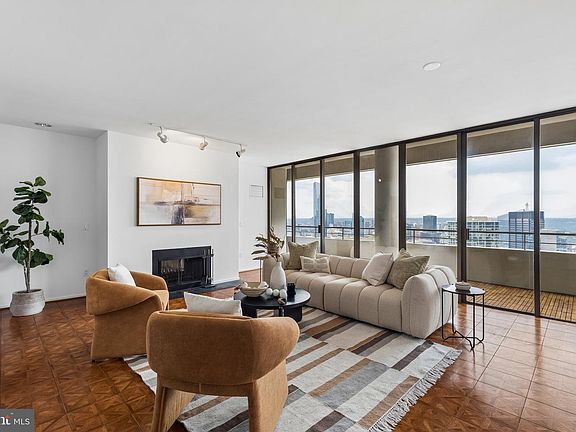 2nd image of 202 W Rittenhouse Sq #10-3302