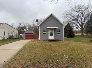 1128 1st Ave SW, Oelwein, IA 50662