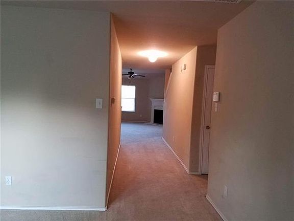 4th image of 4617 Redbud Dr