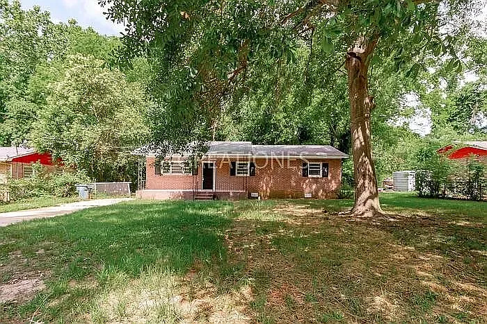928 Perry Dr