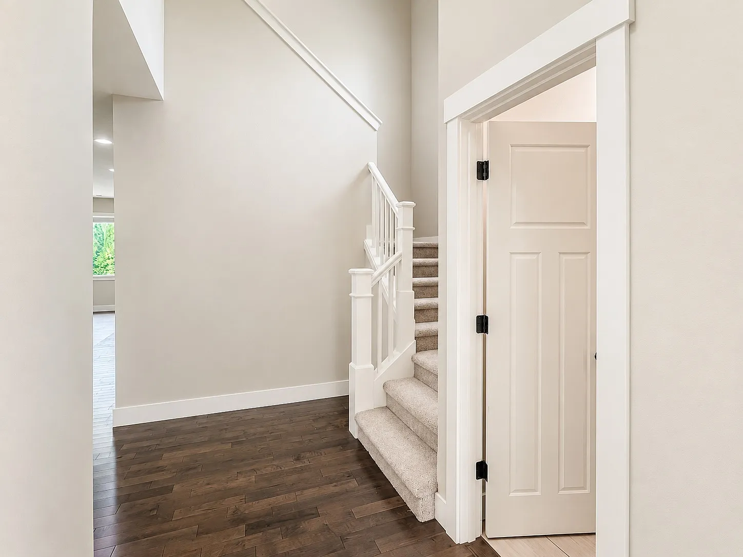 5 bed, 2517 sqft, $3,900 — Photo 2