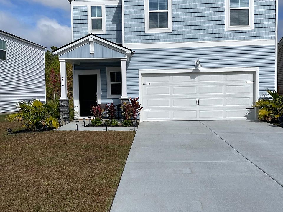 Front of house with 2 car garage