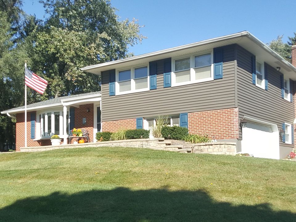 2nd image of 701 W Hawthorne Blvd