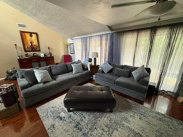 1 bed, 1.0 bath, 1206 sqft, $2,800 — Photo 3