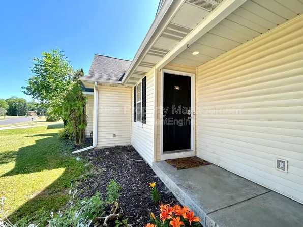 2103 Kinnrow Ave NW, Grand Rapids, MI 49534