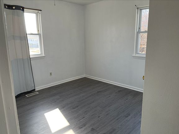 3rd image of 3216 Chesterton Ct