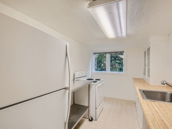 5th image of 2726 Franklin Ave E APT 5