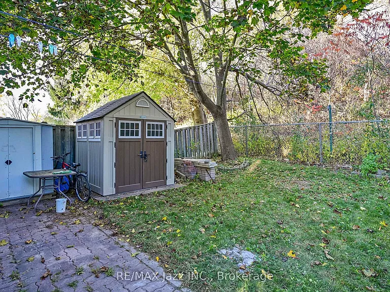 677 Grandview Dr — Photo 18