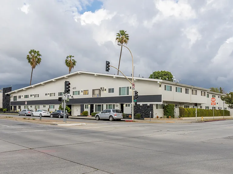 400 N Los Robles Avenue — Photo 12