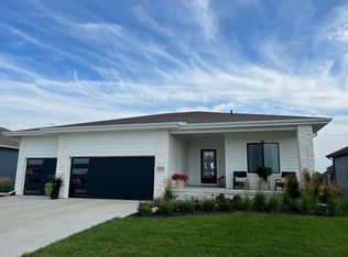 4603 Lawnwood Dr, Papillion, NE 68133