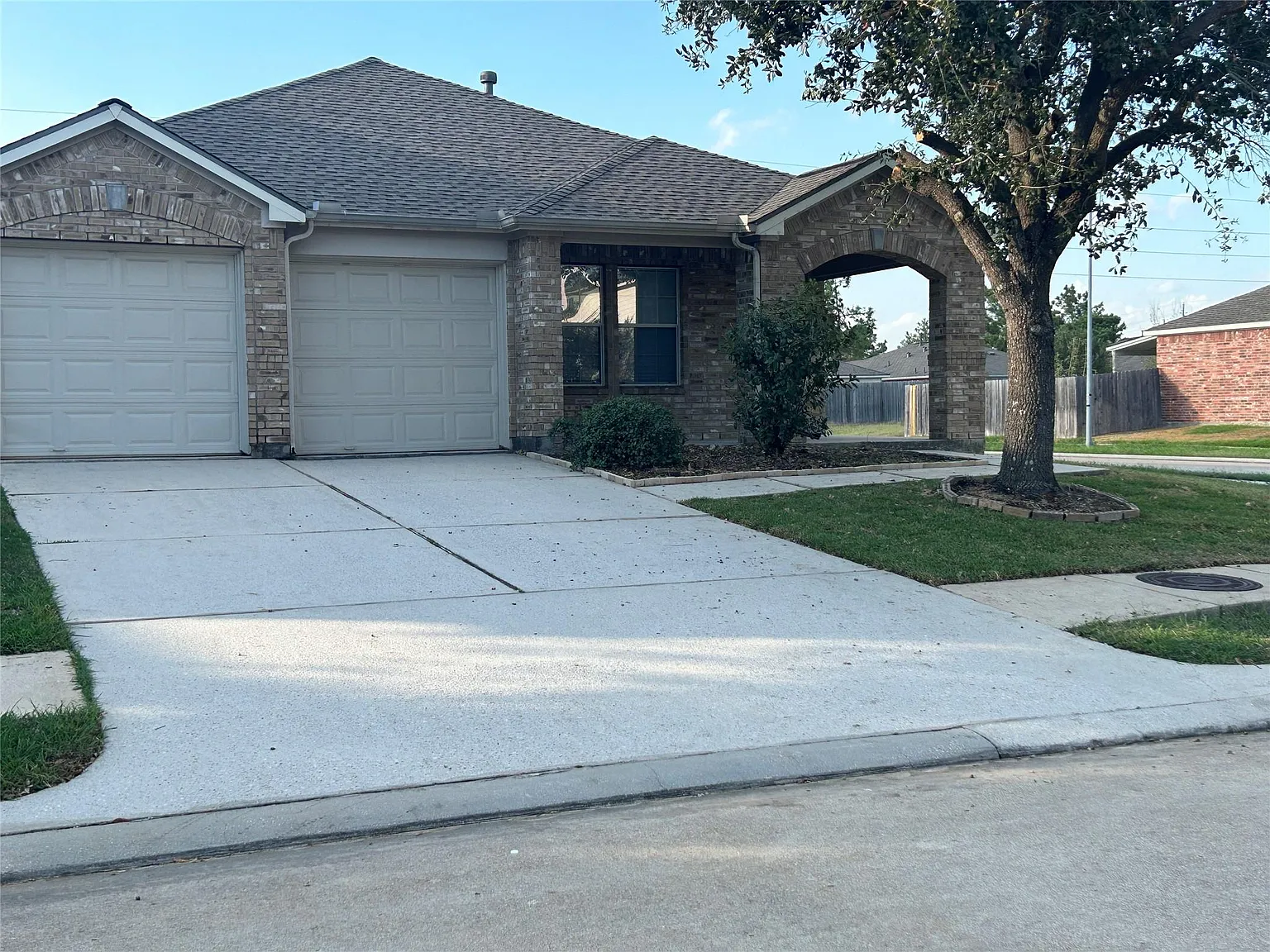 3 bed, 2.0 bath, 1918 sqft, $1,999 — Photo 2