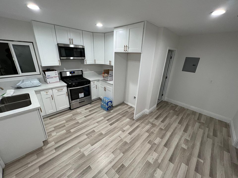 2nd image of 3641 Chariette Ave