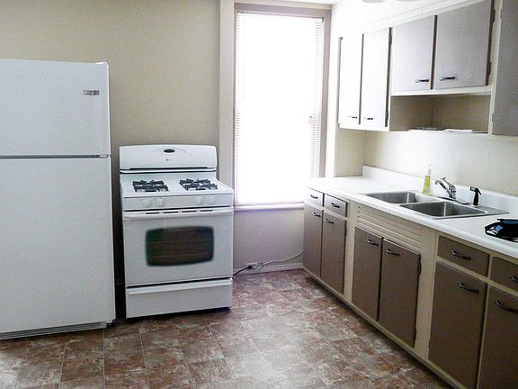 3rd image of 209 Pine St