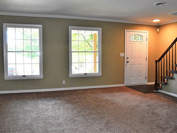 5th image of 110 Shore Ln