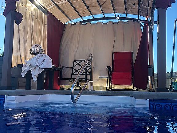 Optional pergola pool entran