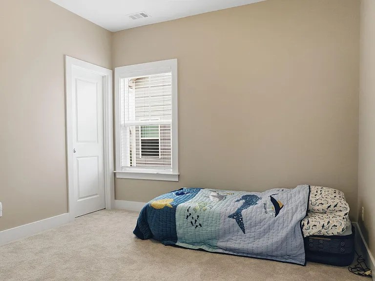2638 Laurens St — Photo 25