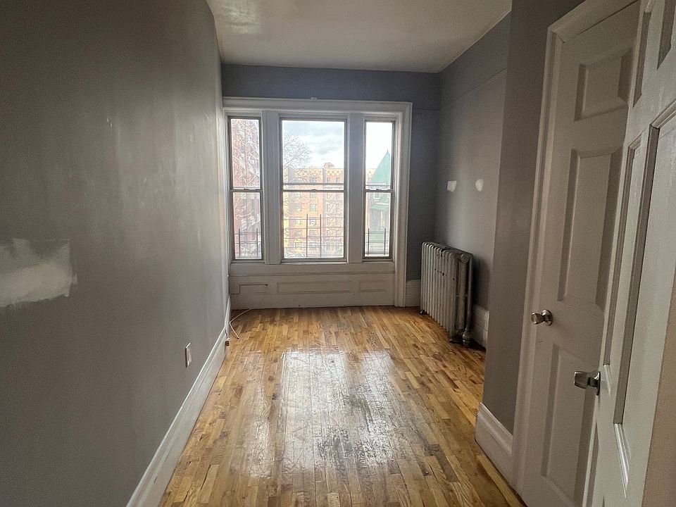 1st image of 2259 Loring Pl N Unit 1