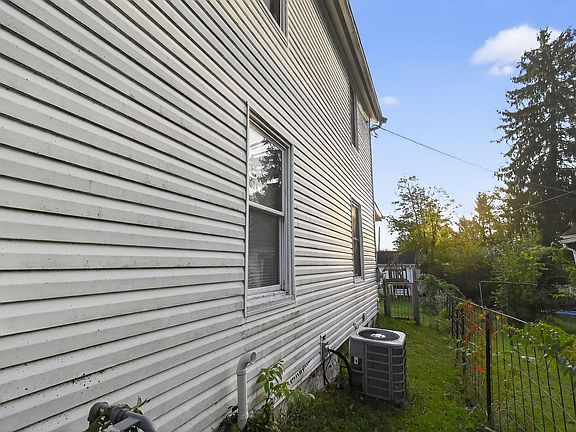 4th image of 812 N Gay St