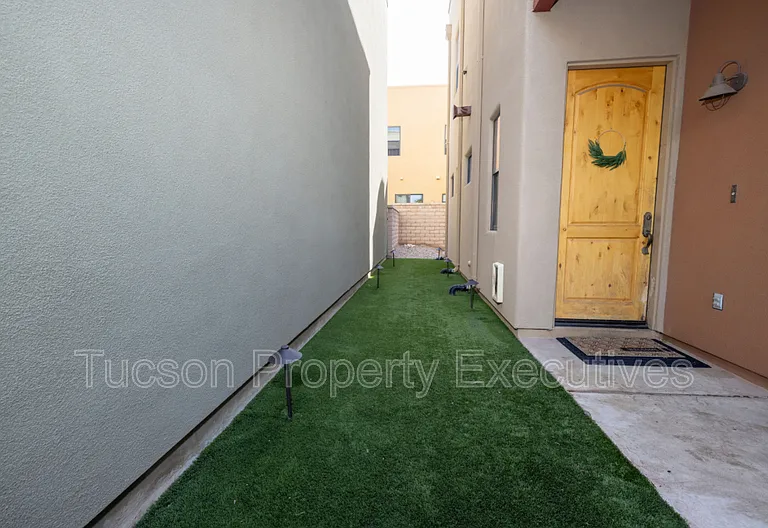 123 E Castlefield Cir — Photo 31