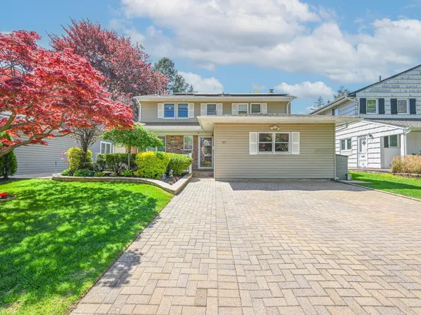 11 Schooner Lane, Port Washington North, NY 11050