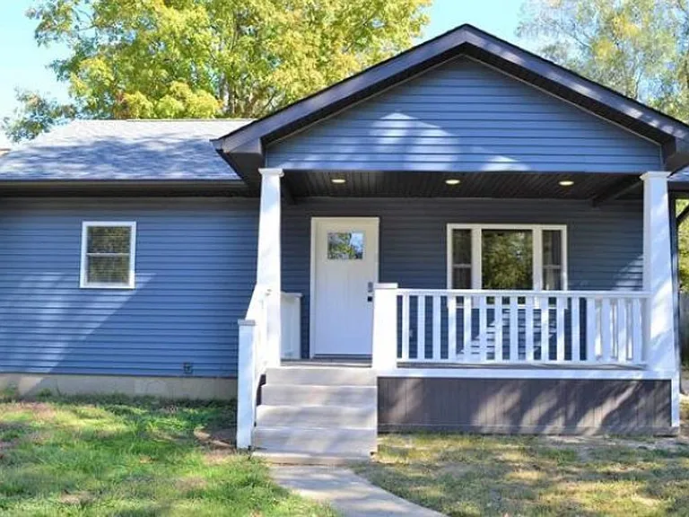 124 N Bryan Ave — Photo 1