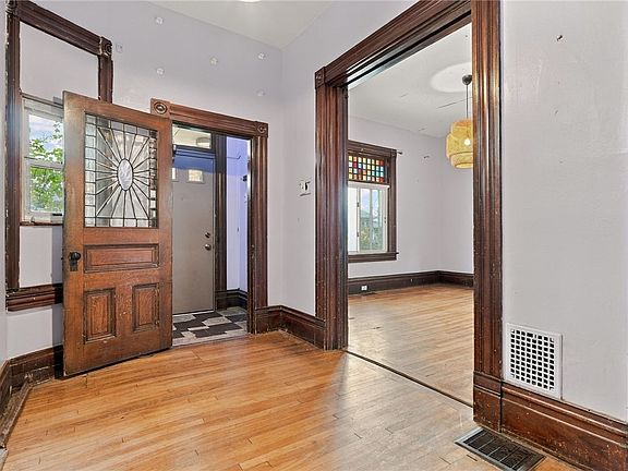 5th image of 306 E 11th Ave