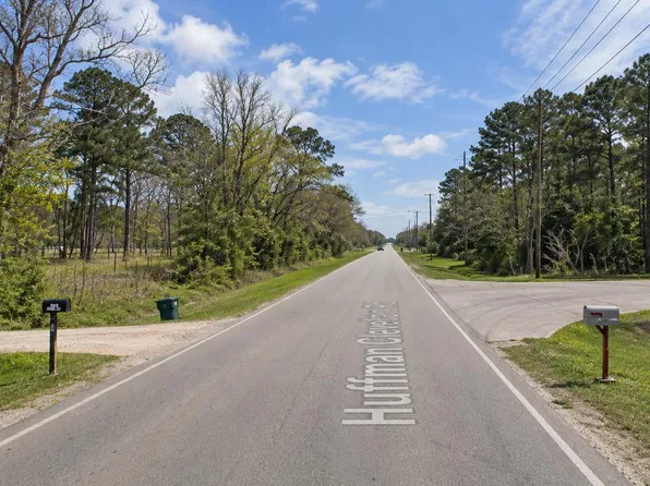 1301 Wolf Rd, Huffman, TX 77336