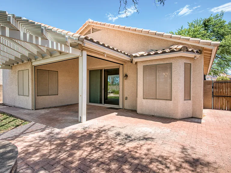 680 S Lucinda Dr — Photo 22