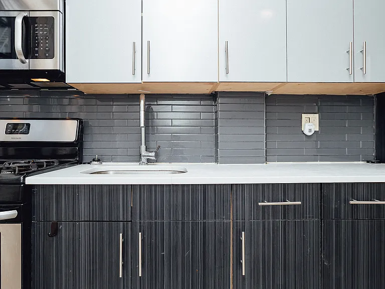 378 Saint Johns Pl #3L — Photo 1