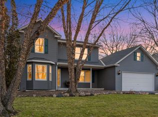 10213 Fox Run Rd, Woodbury, MN 55129