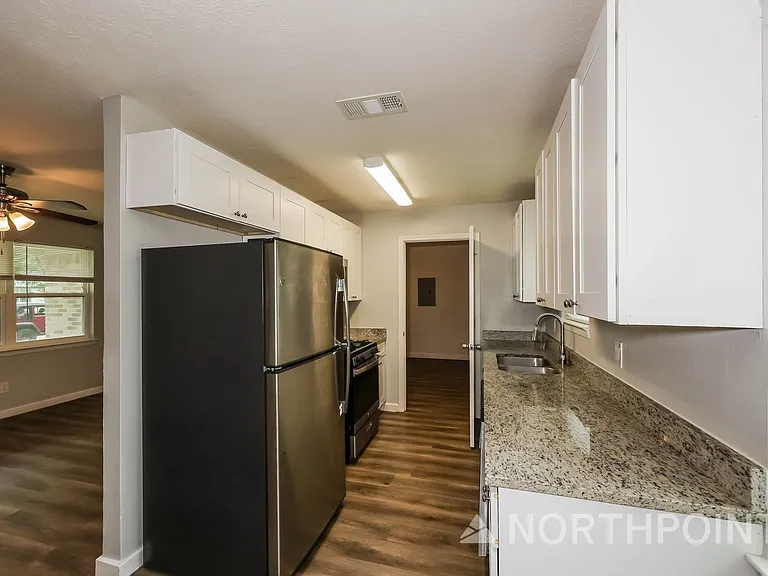 1336 E Park Dr — Photo 6