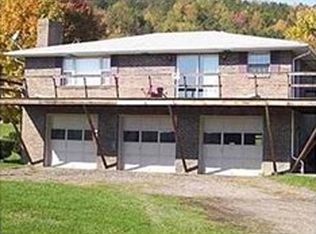 99 Greenbriar Dr, Leechburg, PA 15656