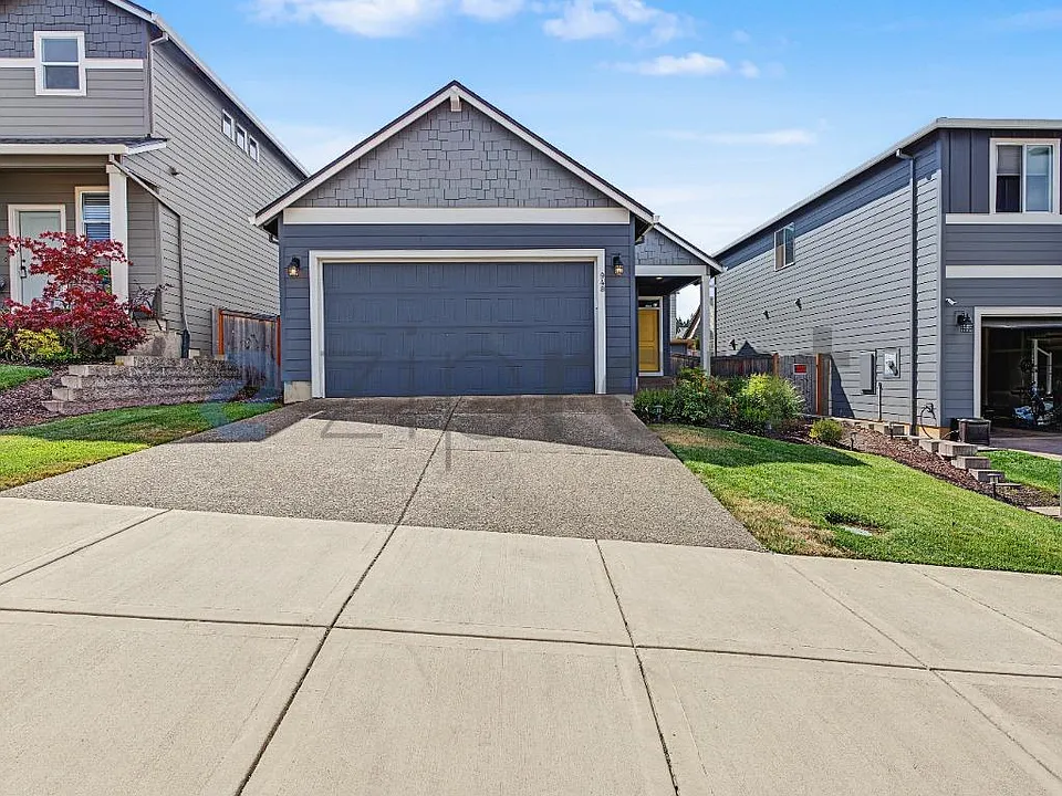 948 NE Trillium Dr